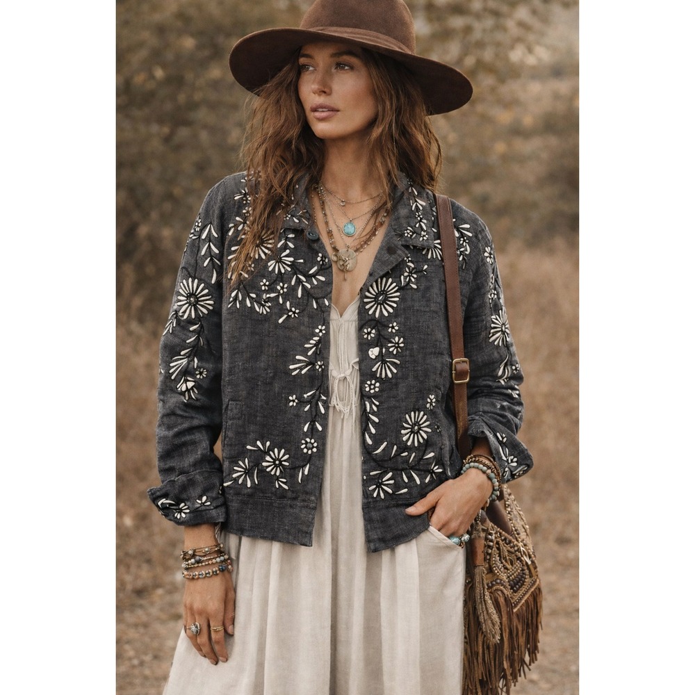 Chico's Floral Embroidered Snap Down Gray‎ Cotton Jacket Sz 1 (8-10) M/L Chic